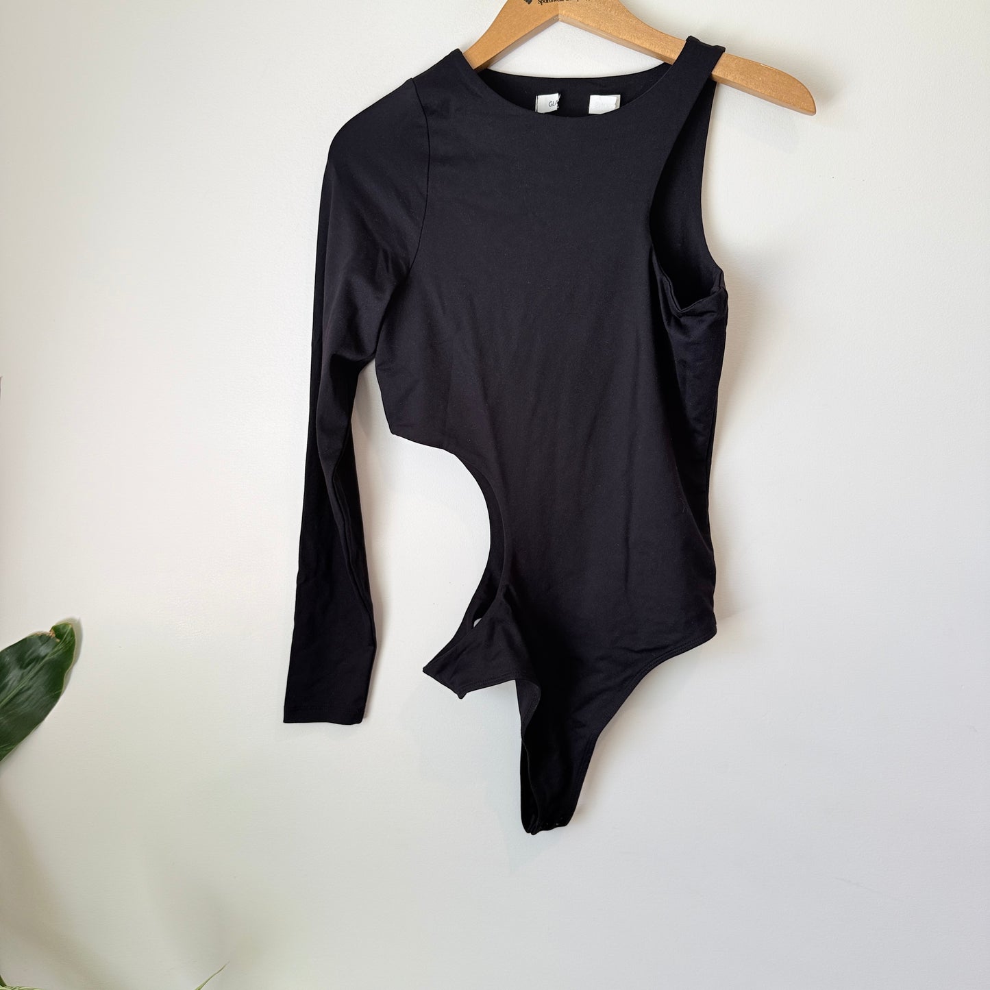Glassons Asymmetrical Cut-Out Long Sleeve Bodysuit – Black Size M