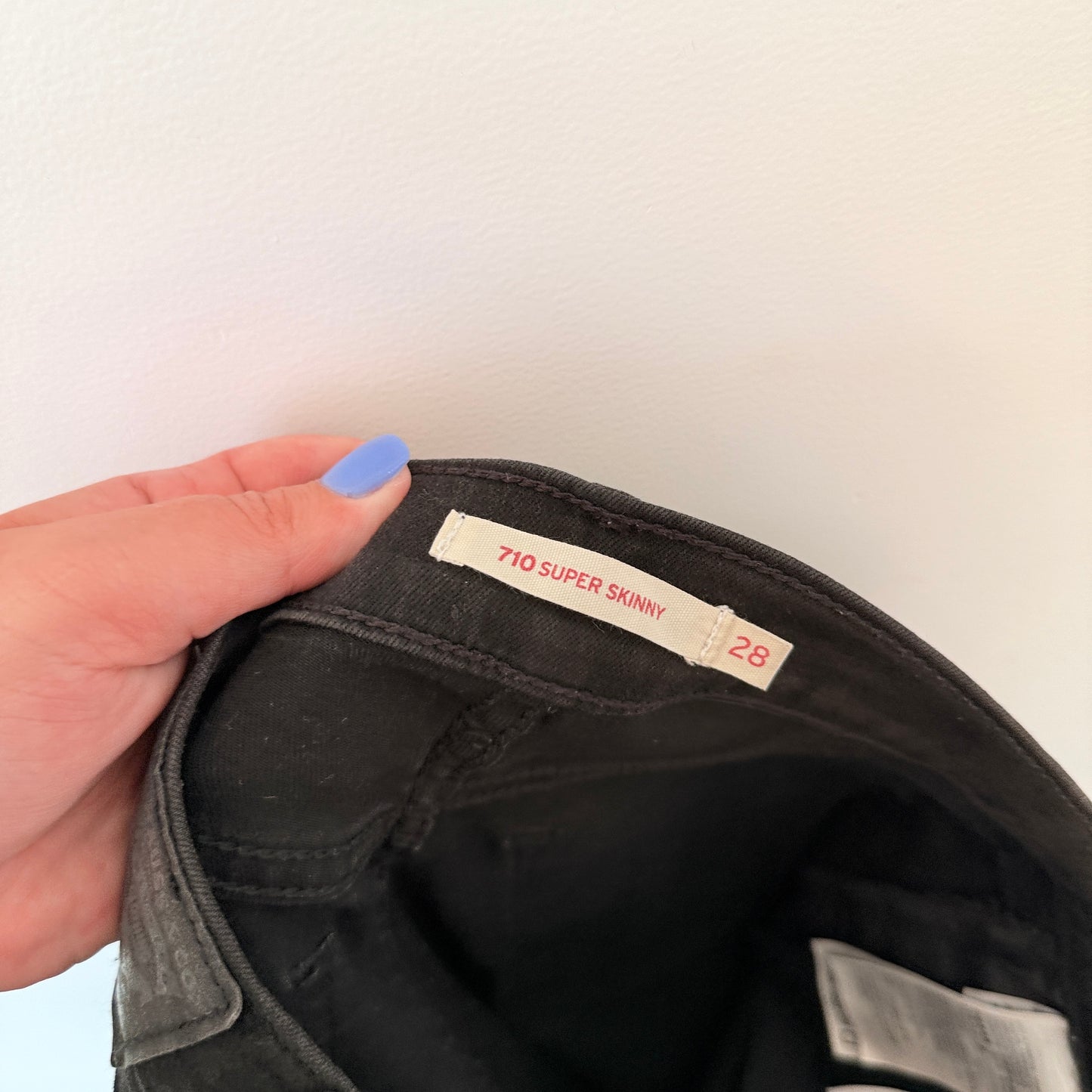 Levi Size 28 Black Skinny Jeans