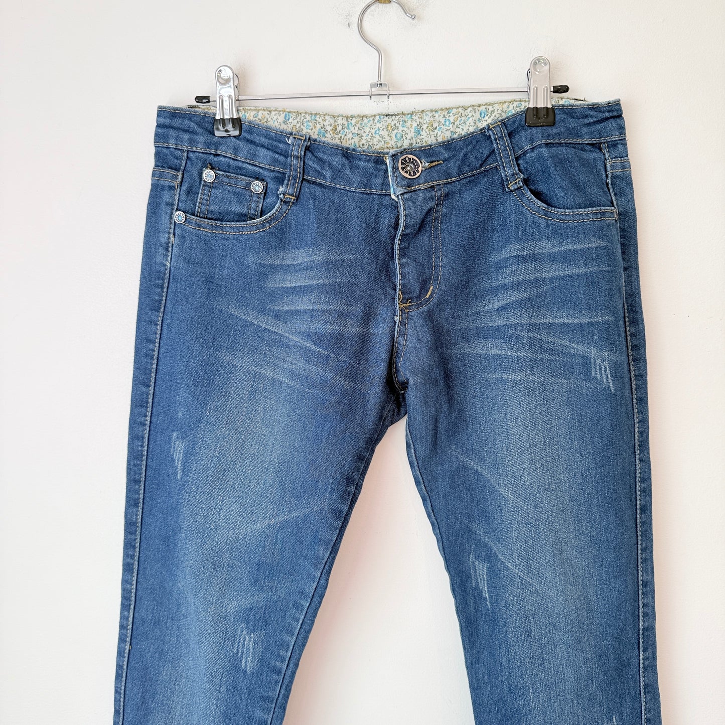 Brand Unknown Size 30 Medium-Dark Wash Jeans