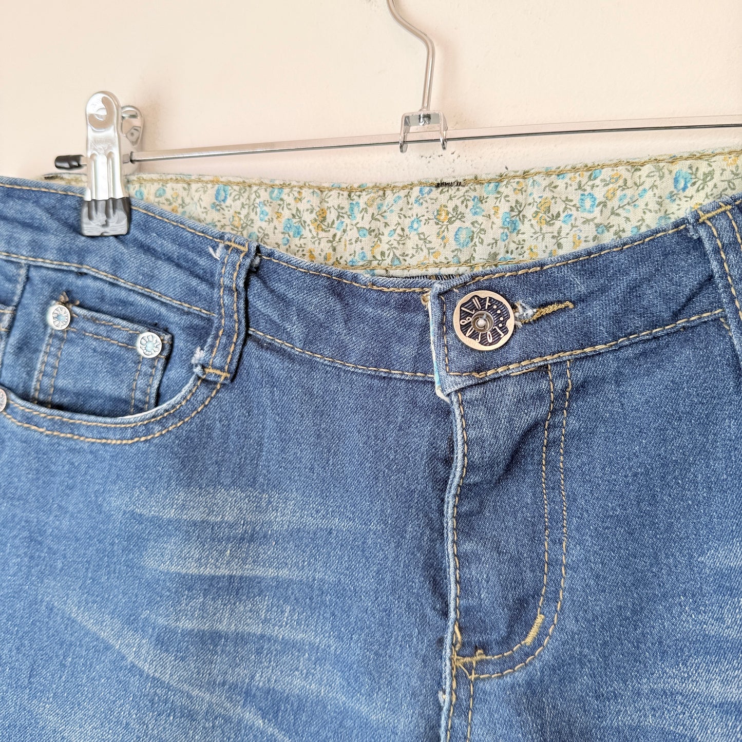 Brand Unknown Size 30 Medium-Dark Wash Jeans