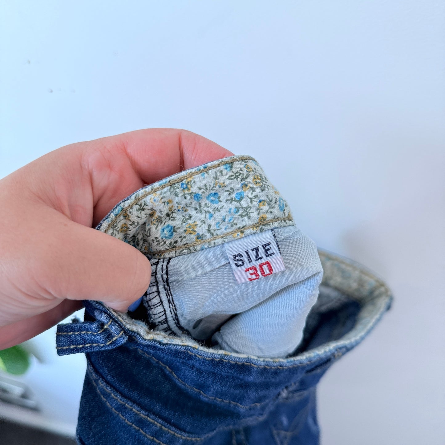Brand Unknown Size 30 Medium-Dark Wash Jeans
