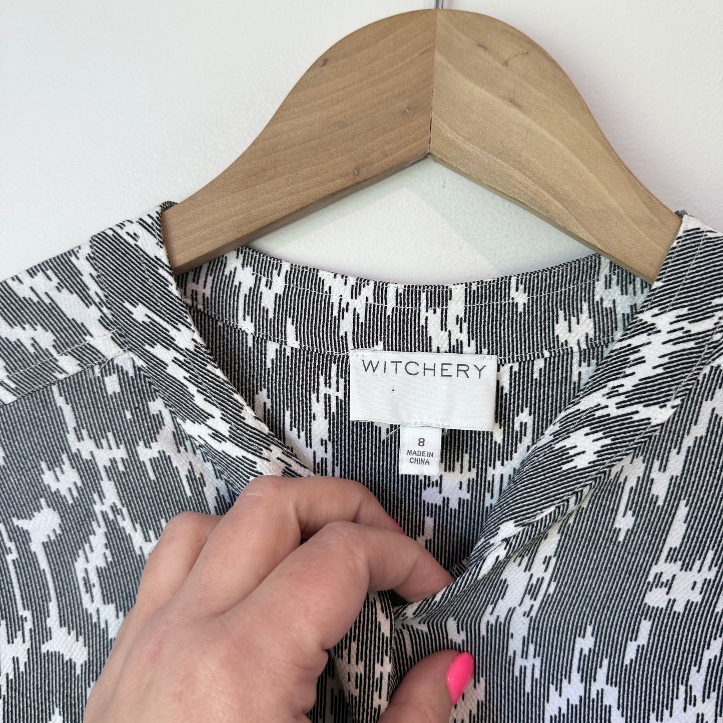 Witchery Size 8 Gray & White Abstract Print Long-Sleeve Dress