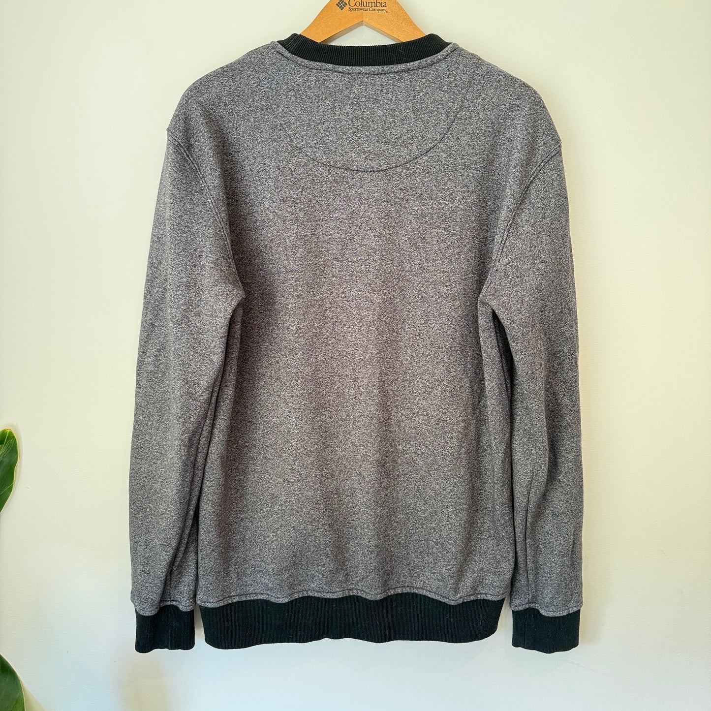 Academy Outfitters Size M Knit Crewneck Sweater