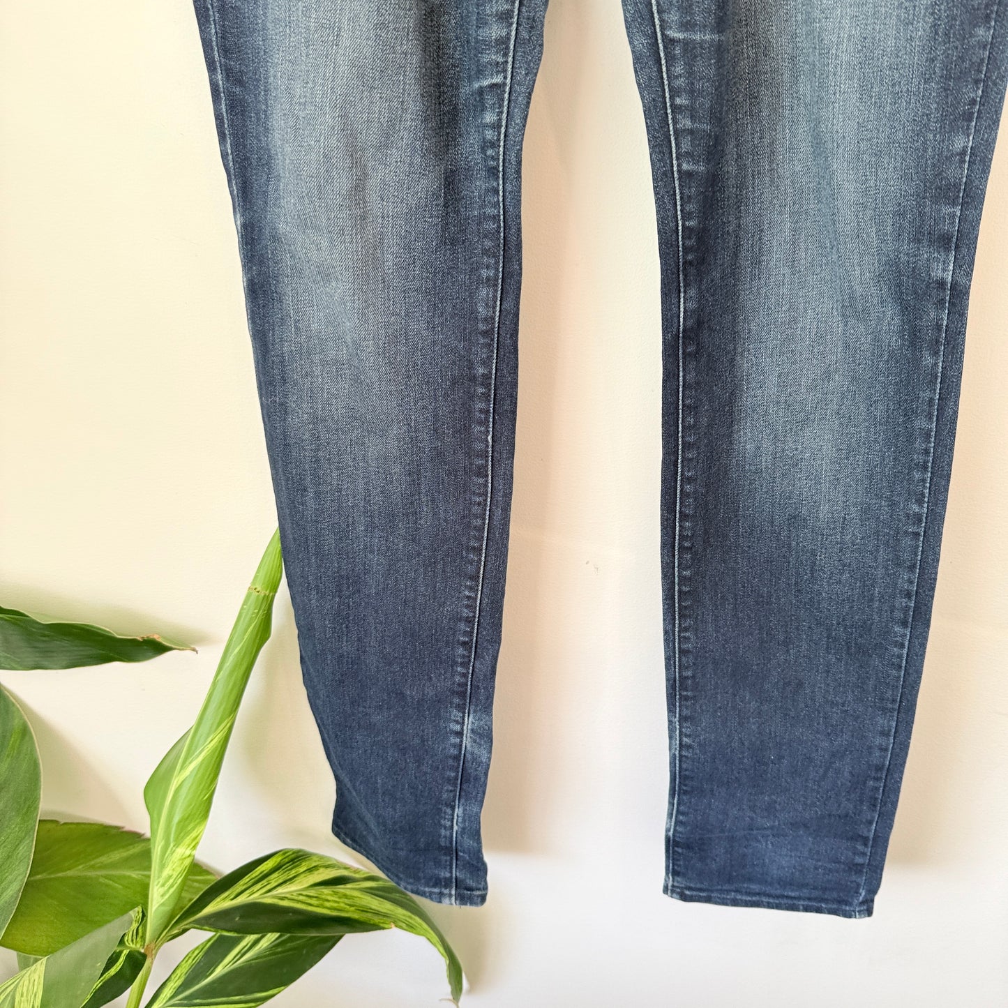 Levi Strauss Size 28 Dark Wash Skinny Jeans
