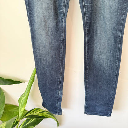 Levi Strauss Size 28 Dark Wash Skinny Jeans