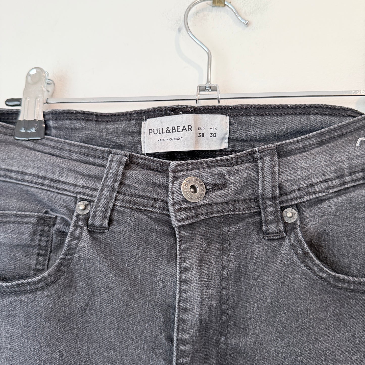 Pull & Bear Size 38 EUR Skinny Fit Distressed Jeans