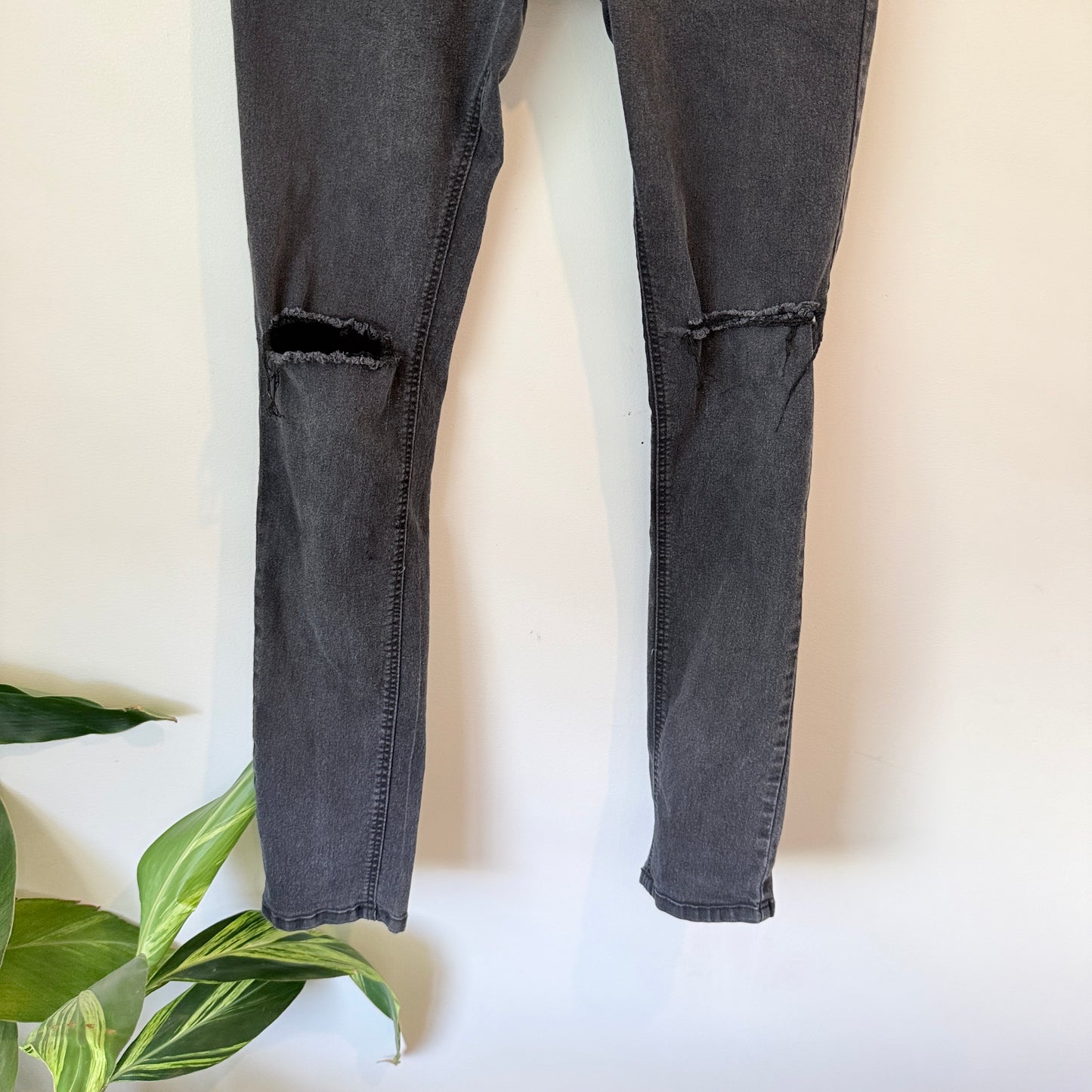 Pull & Bear Size 38 EUR Skinny Fit Distressed Jeans