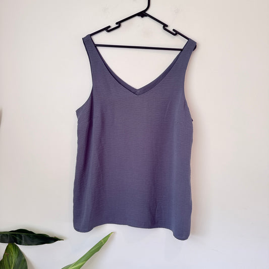 Brand Unknown Size U/Arm to U/Arm 54cm V-Neck Sleeveless Top