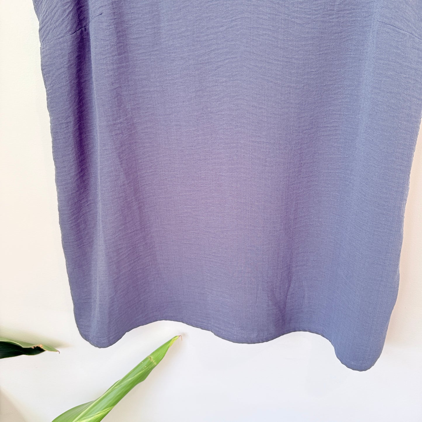 Brand Unknown Size U/Arm to U/Arm 54cm V-Neck Sleeveless Top