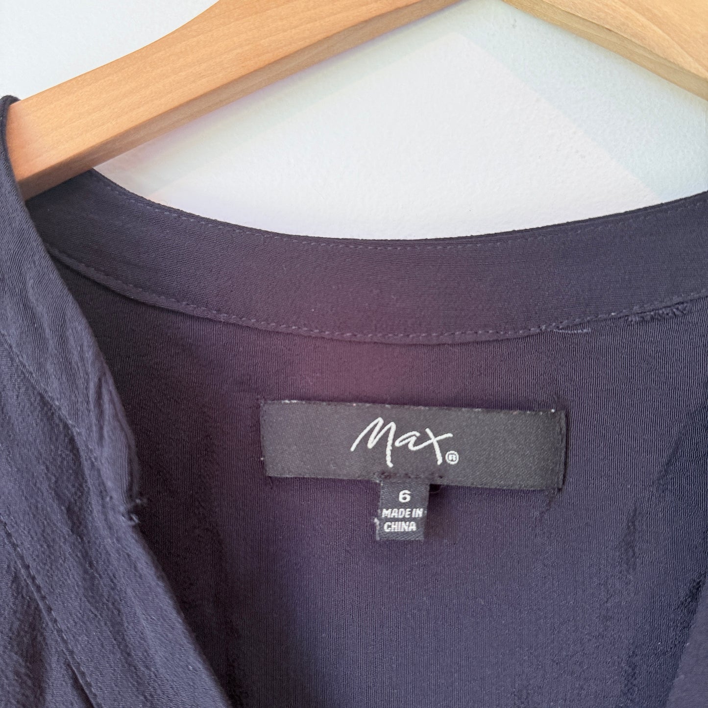 Max Size 6 Black V-Neck Shift Dress