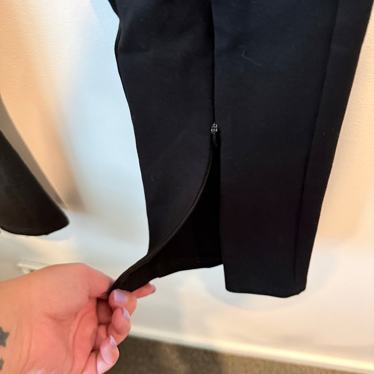 Madison The Label Size XS Black Zip Leg Pants