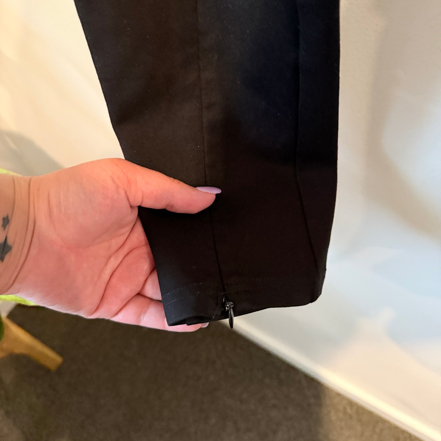 Madison The Label Size XS Black Zip Leg Pants