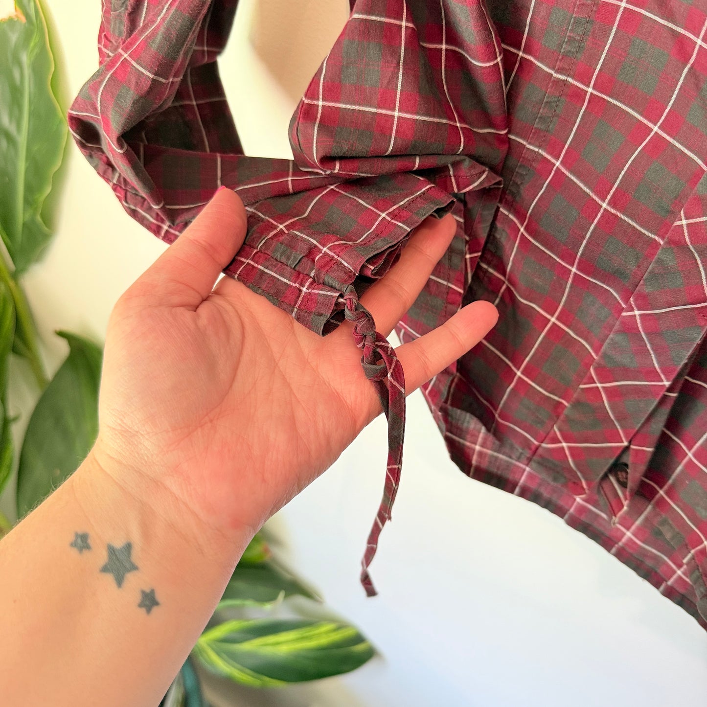 Keith Matheson Size 10 Black & Red Long-Sleeve Button-Down Blouse