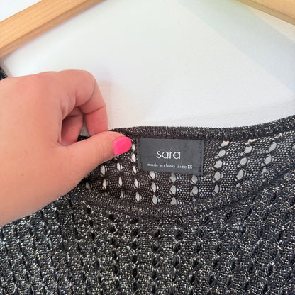 Sara Size 1X Black Textured Metallic Knit Tunic