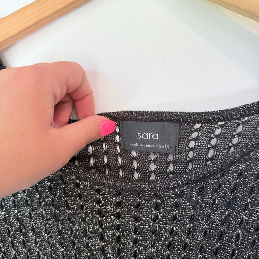 Sara Size 1X Black Textured Metallic Knit Tunic