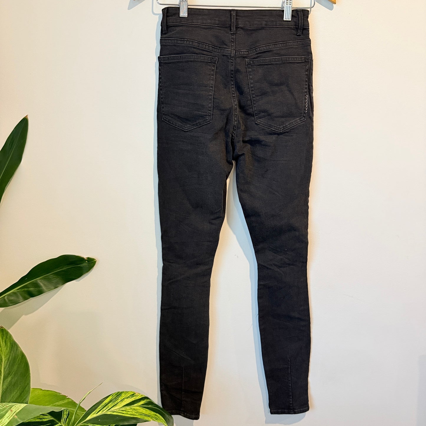 Neuw Size 27 Black Marilyn Skinny Jeans