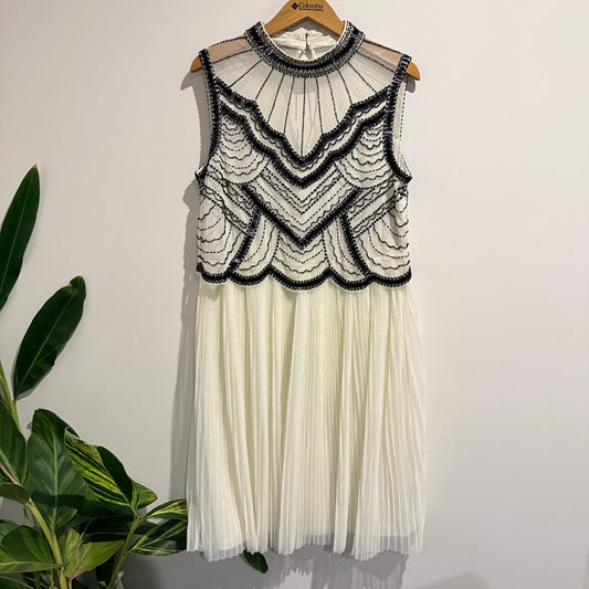 Kaleidoscope Size 44 White Sleeveless Dress