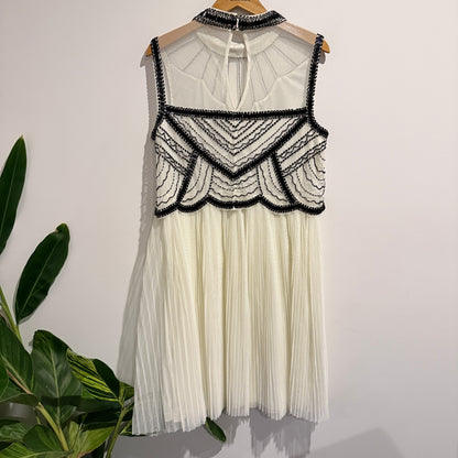 Kaleidoscope Size 44 White Sleeveless Dress