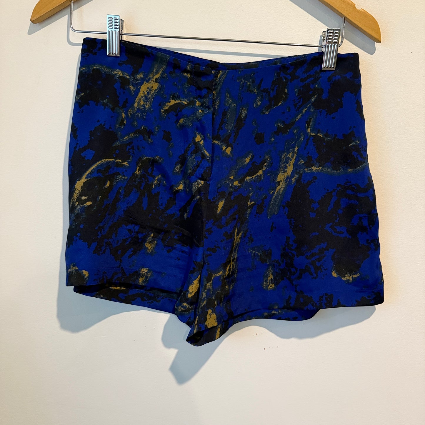 Silence + Noise Size S Blue Black & Gold Print Shorts