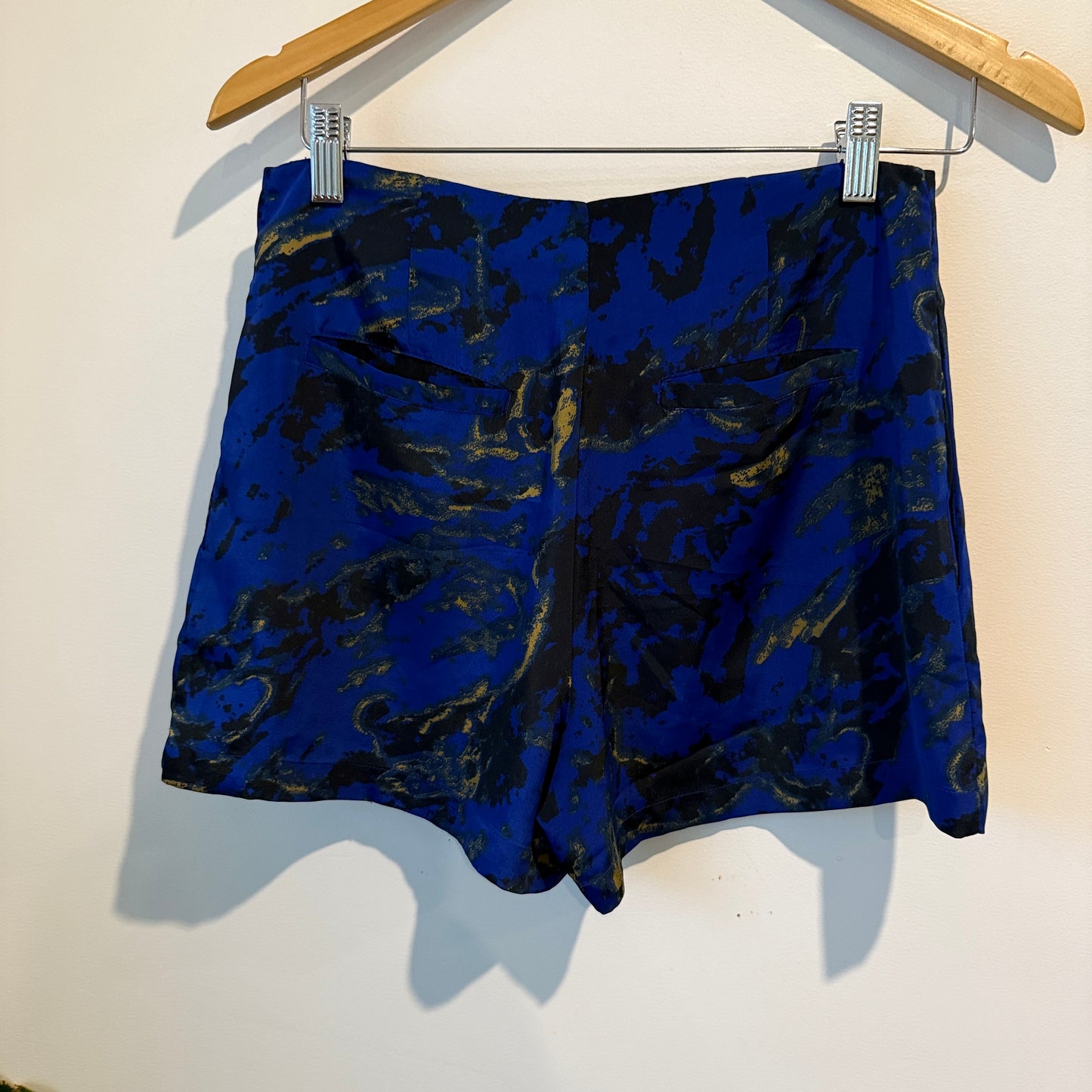 Silence + Noise Size S Blue Black & Gold Print Shorts