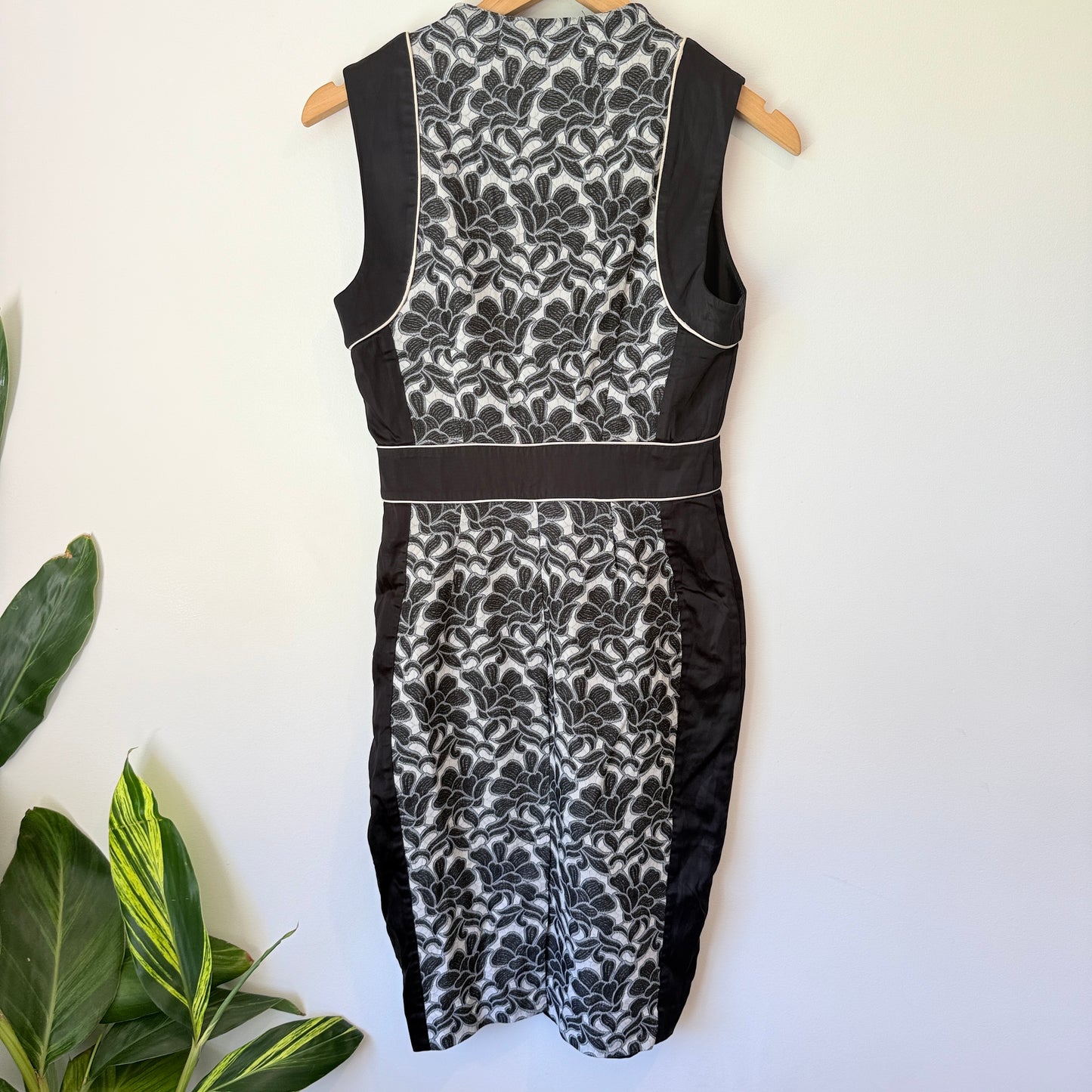 Cue Floral Jacquard Dress Size 8