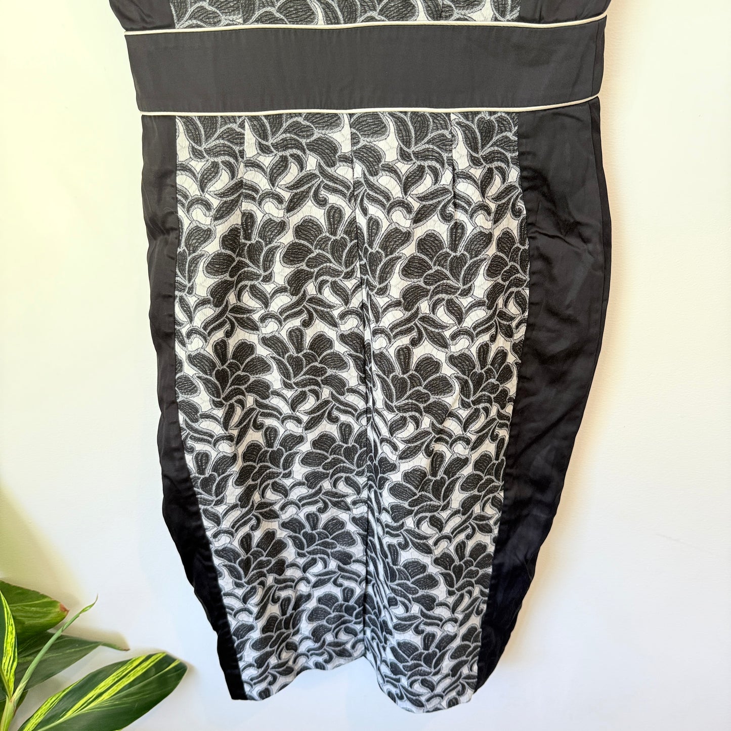 Cue Floral Jacquard Dress Size 8