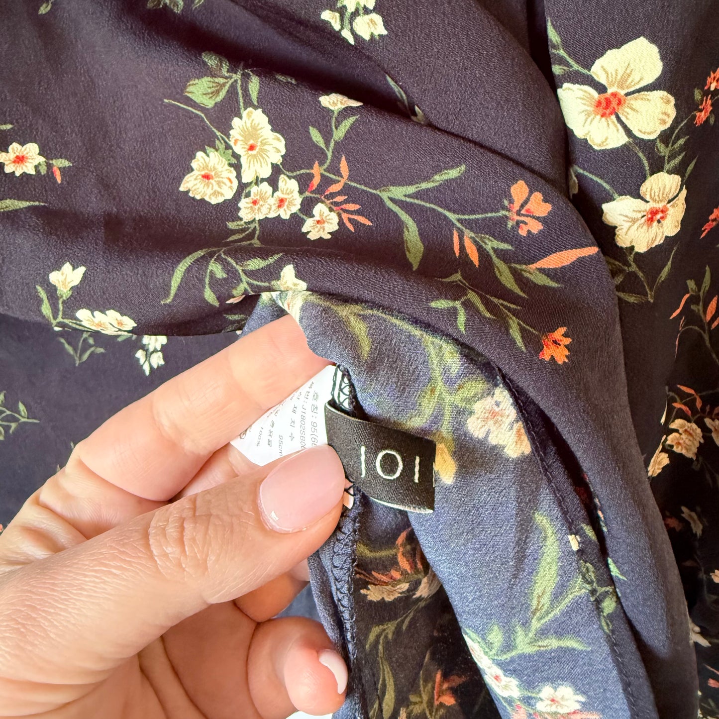 JOINUS Long-Sleeved Floral Blouse - 95cm Chest