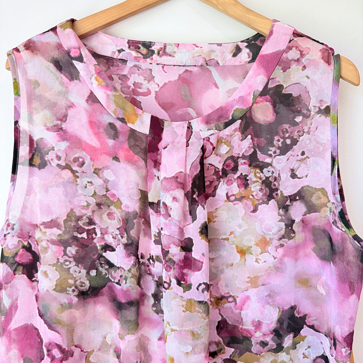 Abstract Floral Sleeveless Blouse Size U/Arm 55cm - Size 20