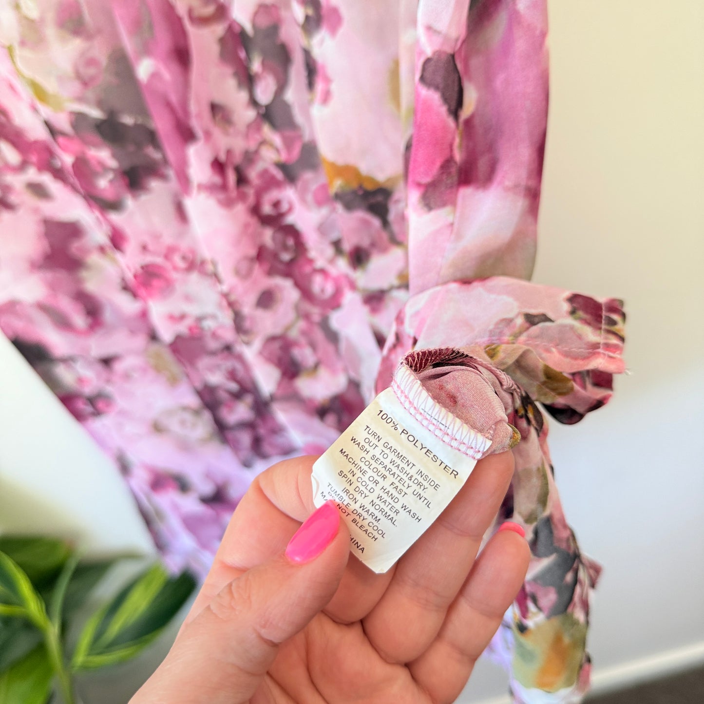 Abstract Floral Sleeveless Blouse Size U/Arm 55cm - Size 20