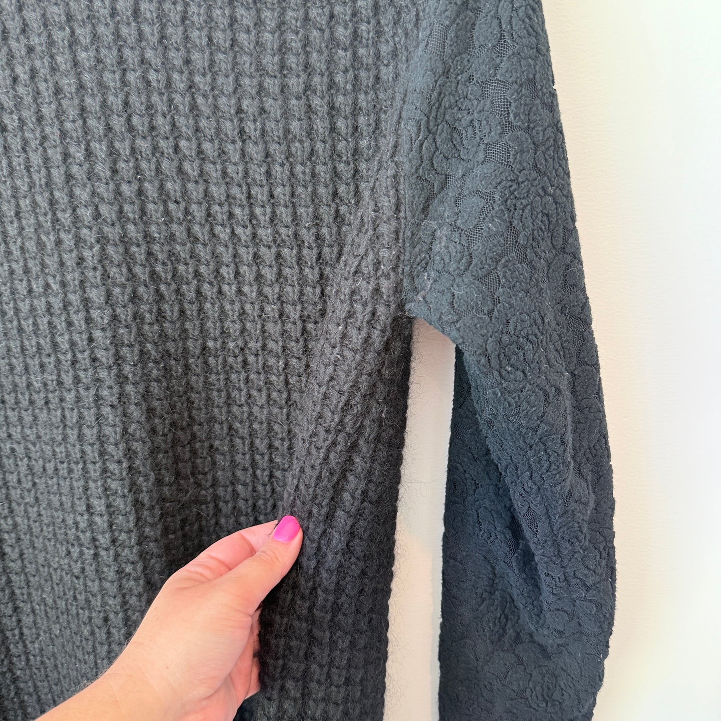 Scarlett NZ Designed Honeycomb Knit & Lace Sweater Size L – Black