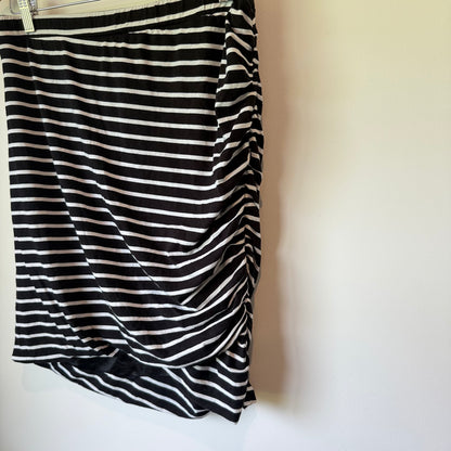 Pretty Basic by Augustine Pull-On Skirt – Size XL