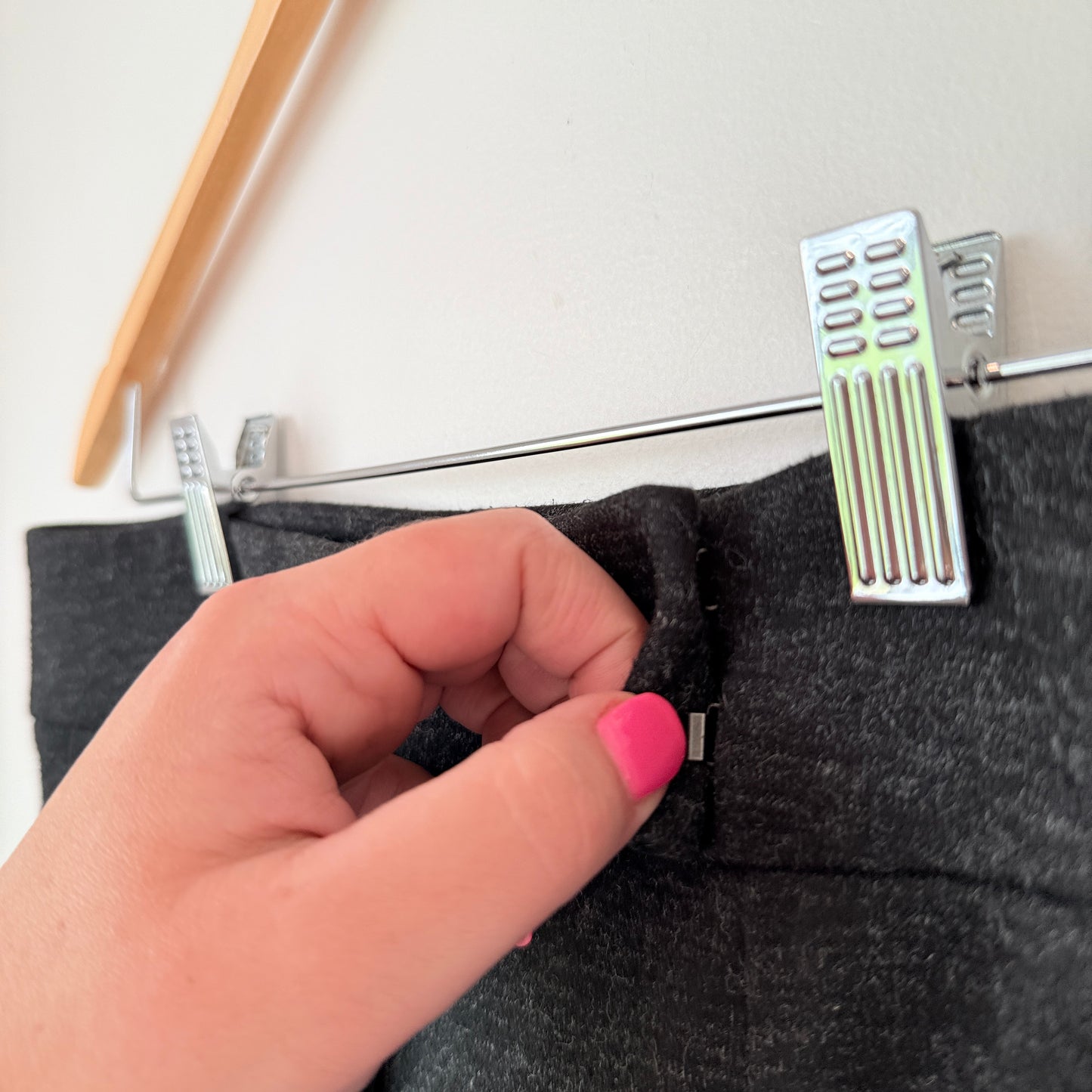 Country Road Size 4 Dark Gray Pleated Trousers