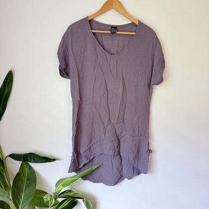 kilt (NZ) V-Neck Short Sleeve Tunic Top – Size 8