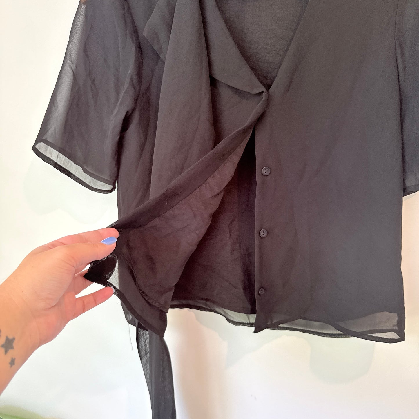 Liam (NZ)Sheer Short-Sleeve Button Front Blouse in Black – Size 6