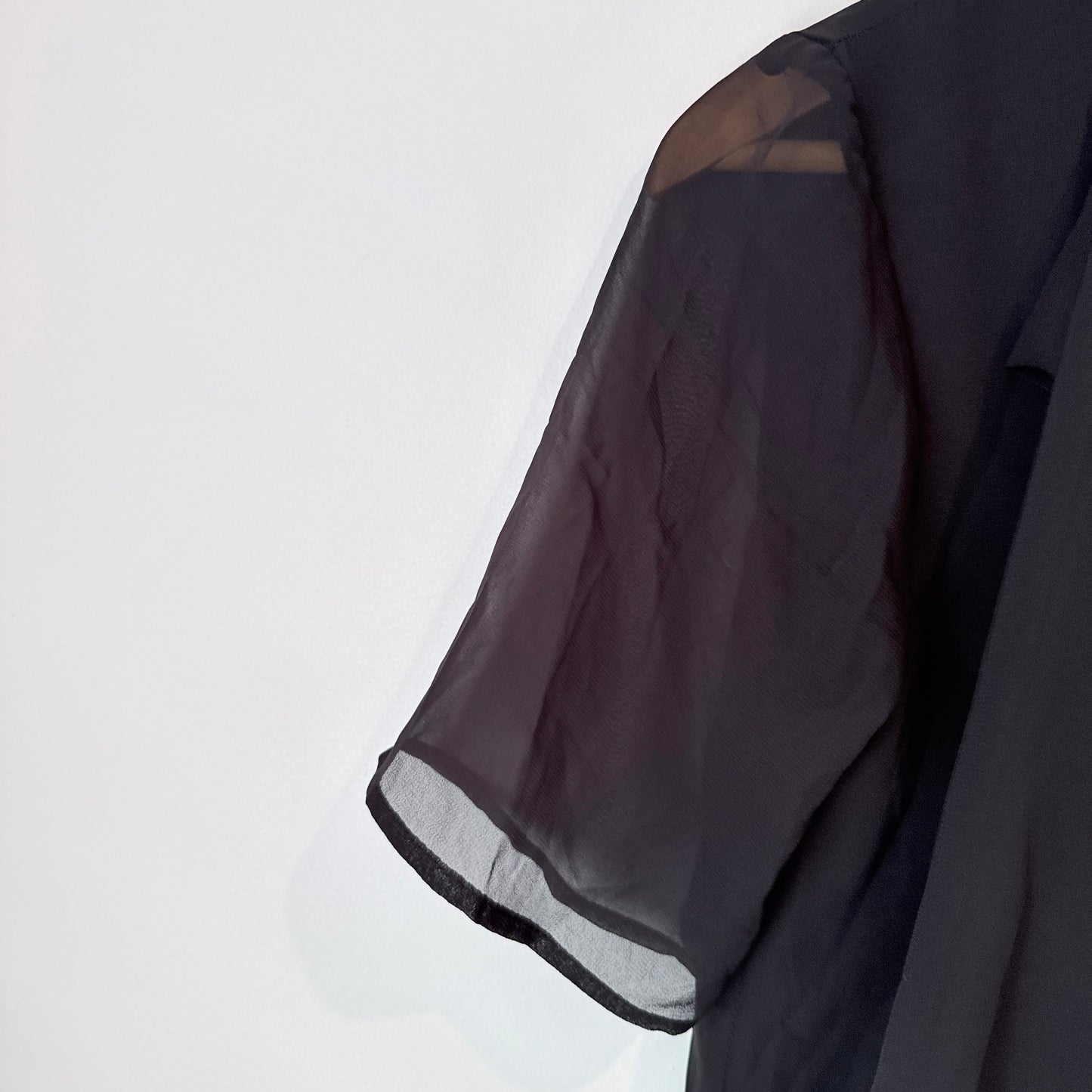 Liam (NZ)Sheer Short-Sleeve Button Front Blouse in Black – Size 6
