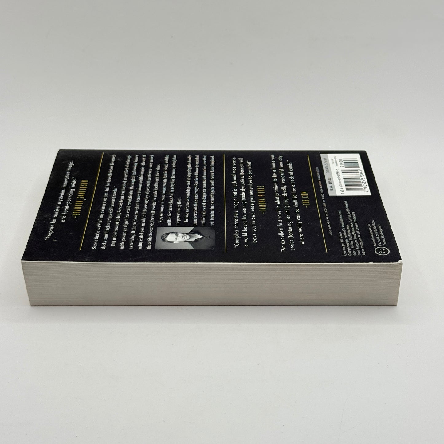 Foundryside by Robert Jackson Bennett