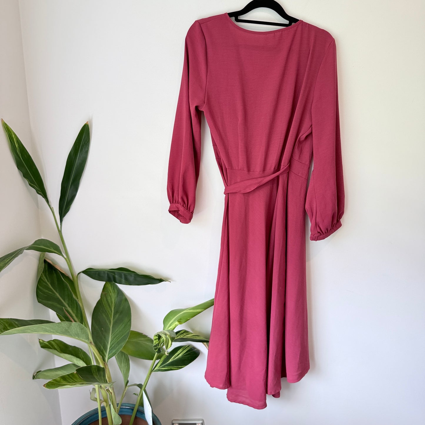 Brand Unknown Size U/Arm to U/Arm 45cm Ruffle Wrap Midi Dress
