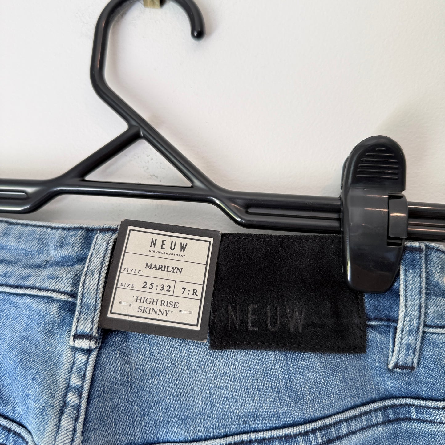 Neuw Marilyn High Skinny Jeans Size 25/32 (Sun Fade)