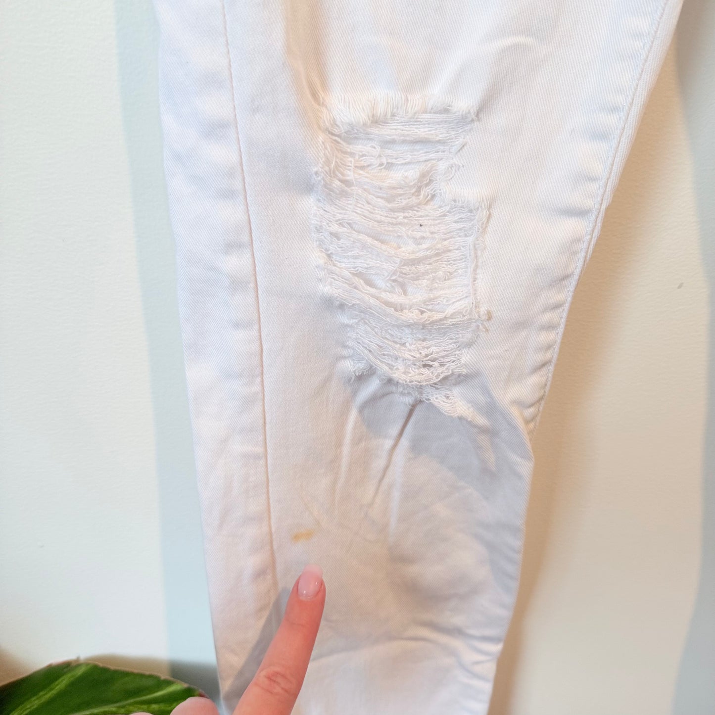 Decjuba Size 6 White Distressed Skinny Jeans