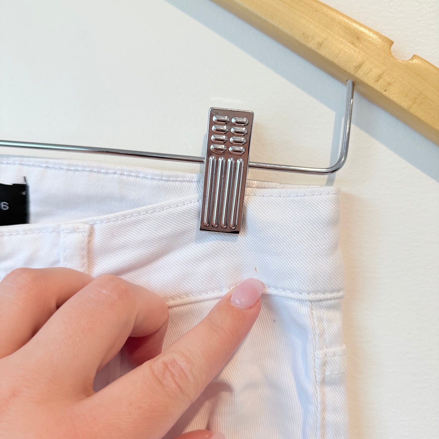 Decjuba Size 6 White Distressed Skinny Jeans