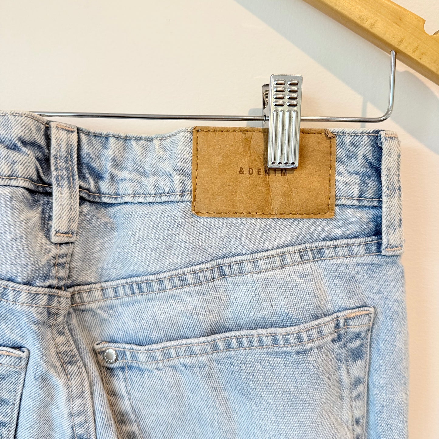 & Denim Size 0 Light Wash Denim Jeans