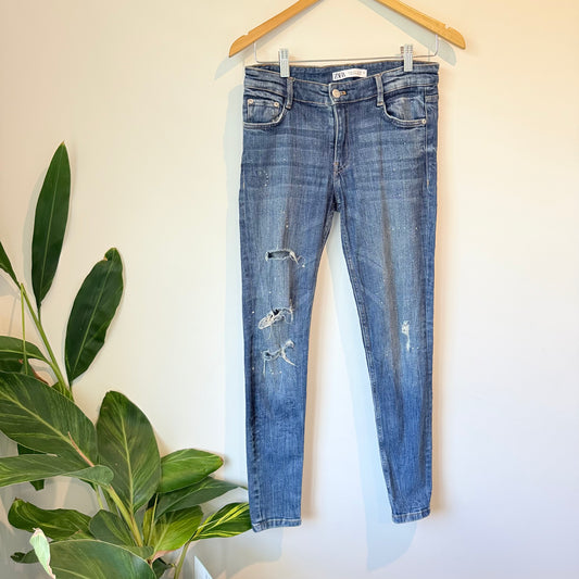 Zara Size 6 Mid-Rise Distressed Denim Skinny Jeans
