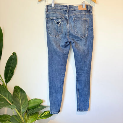 Zara Size 6 Mid-Rise Distressed Denim Skinny Jeans
