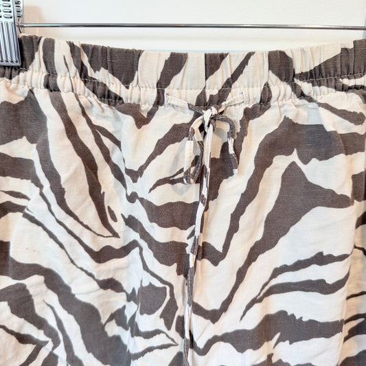 H&M Size 10 Linen-Blend Zebra Print Shorts