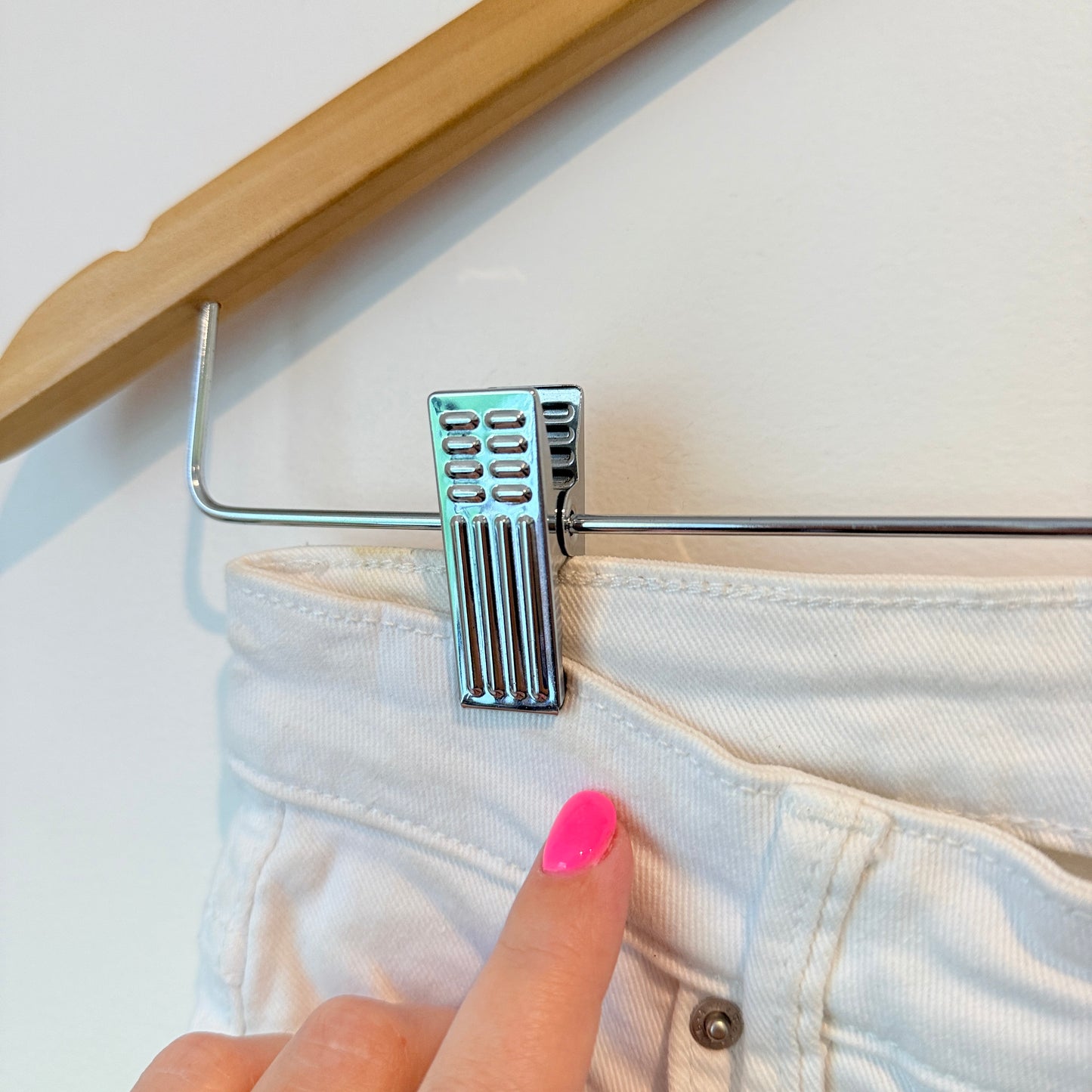 Riders Size 7 White Distressed Skinny Jeans