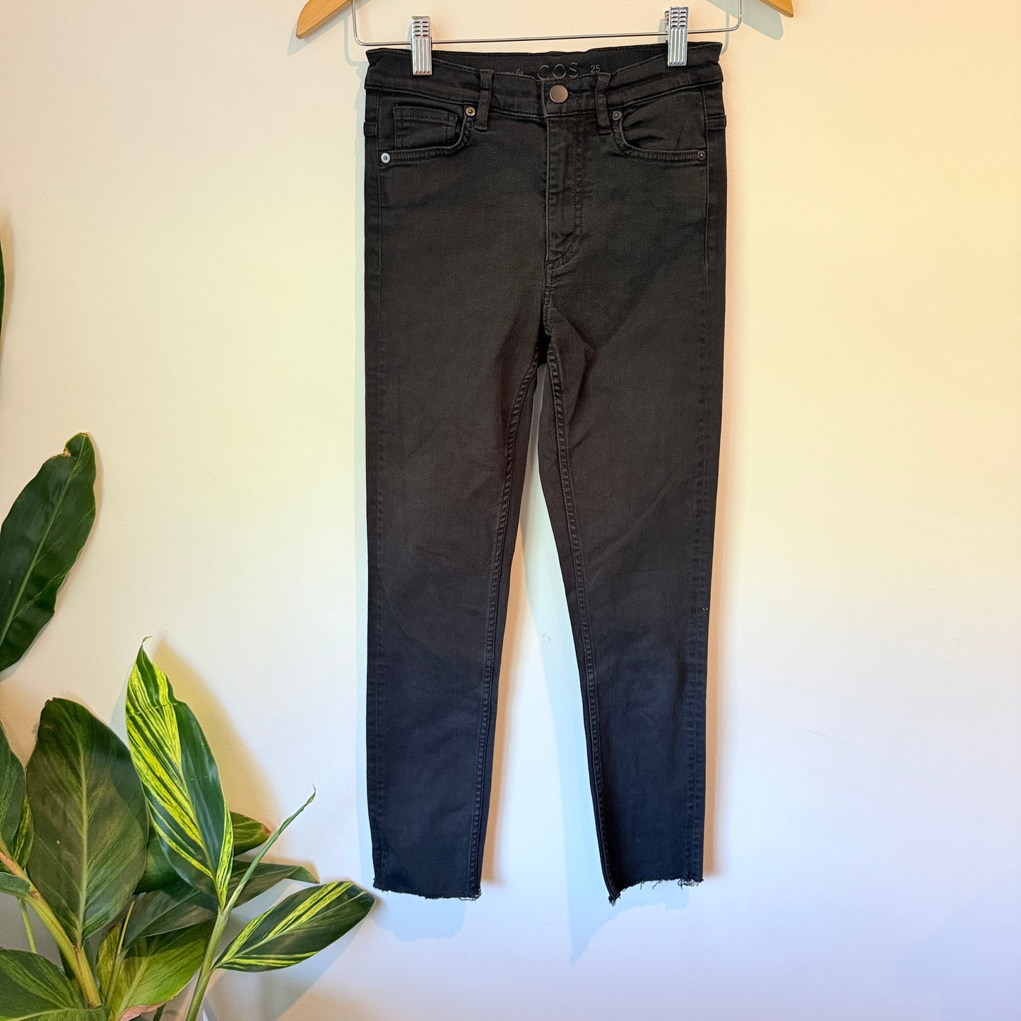 COS Size 25 High-Rise Black Skinny Jeans