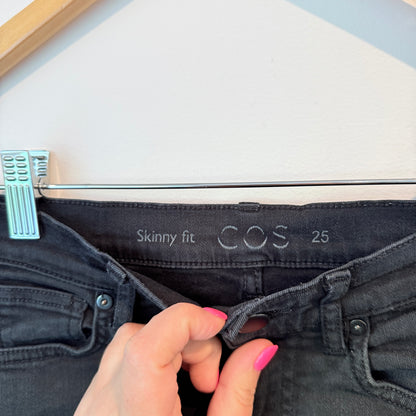 COS Size 25 High-Rise Black Skinny Jeans
