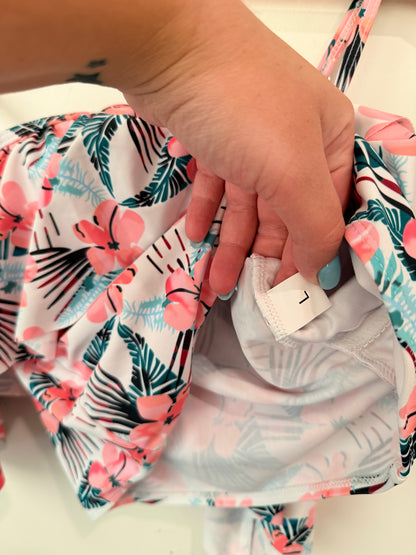 Brand Unknown Size L | U/Arm to U/Arm 39cm Floral Print Crop Top