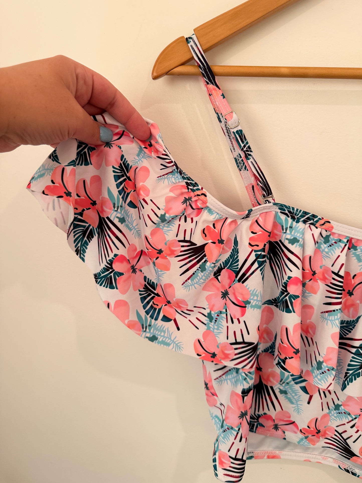 Brand Unknown Size L | U/Arm to U/Arm 39cm Floral Print Crop Top