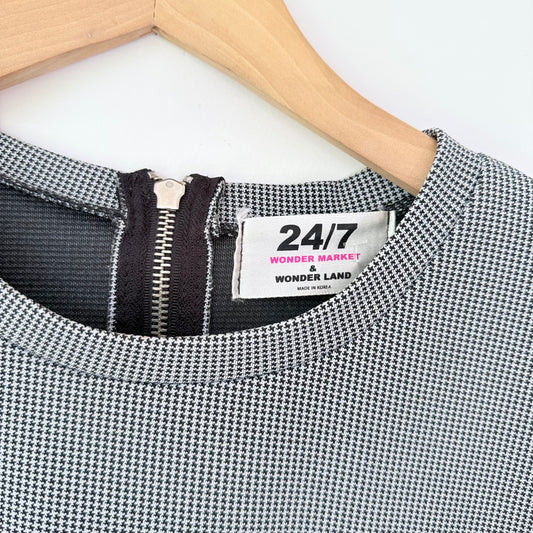 24/7 Wonder Market & Wonder Land Houndstooth Top